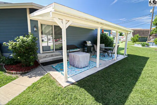 Photo of 211 N Pine St, Inman, KS