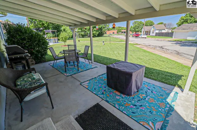 Photo of 211 N Pine St, Inman, KS