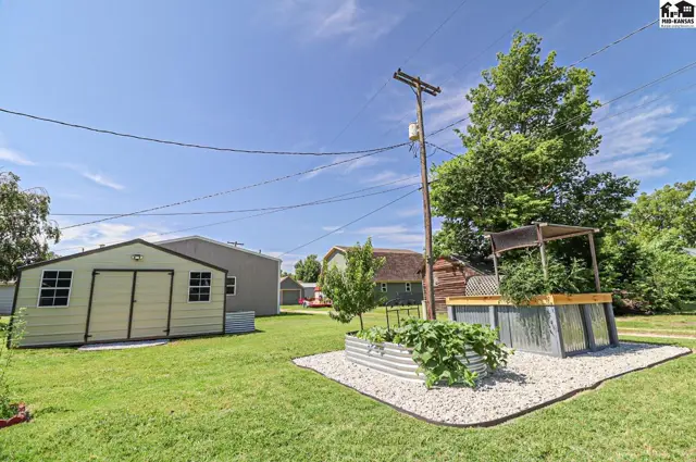 Photo of 211 N Pine St, Inman, KS