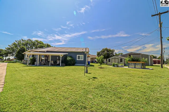 Photo of 211 N Pine St, Inman, KS