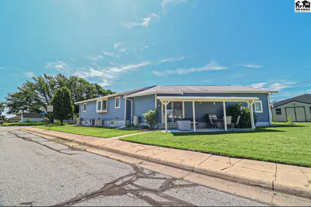 Photo of 211 N Pine St, Inman, KS