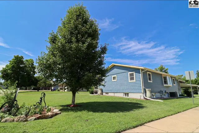 Photo of 211 N Pine St, Inman, KS