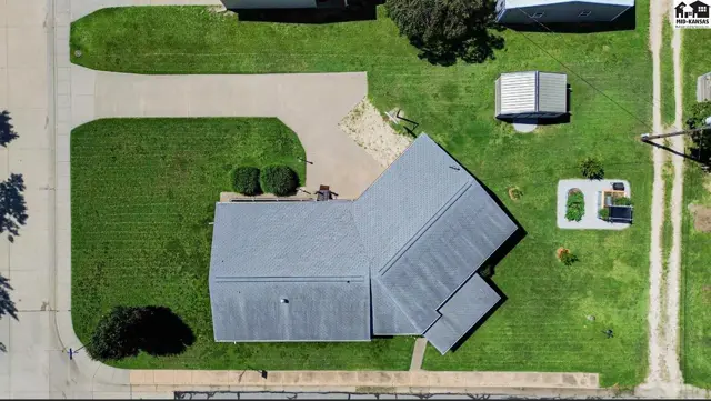 Photo of 211 N Pine St, Inman, KS