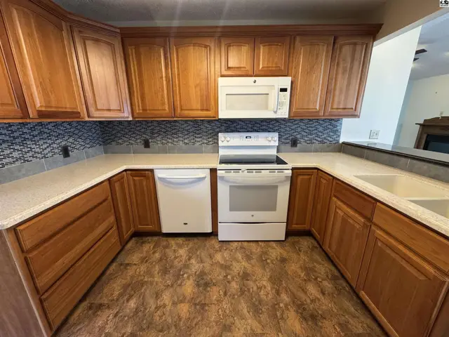 Photo of 619 Stout St, Pratt, KS