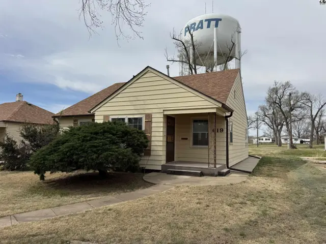 Photo of 619 Stout St, Pratt, KS