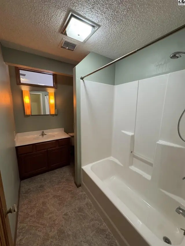 Photo of 619 Stout St, Pratt, KS