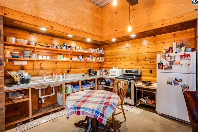 Photo of 2405 E Wasp Rd, Hutchinson, KS