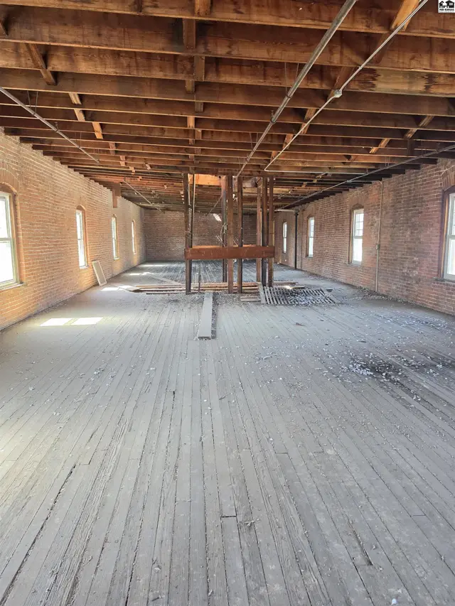 Photo of 203 N Plum, Hutchinson, KS