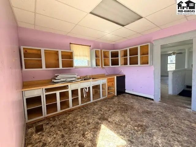 Photo of 601 E 6th St, Hoisington, KS
