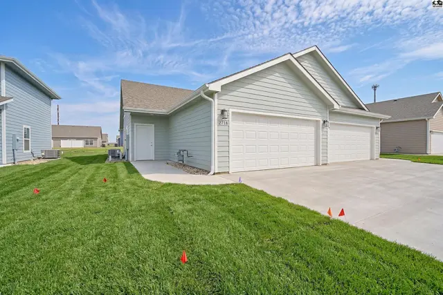 Photo of 2718 Amelia Ln, Salina, KS