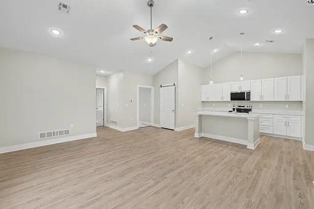 Photo of 2718 Amelia Ln, Salina, KS