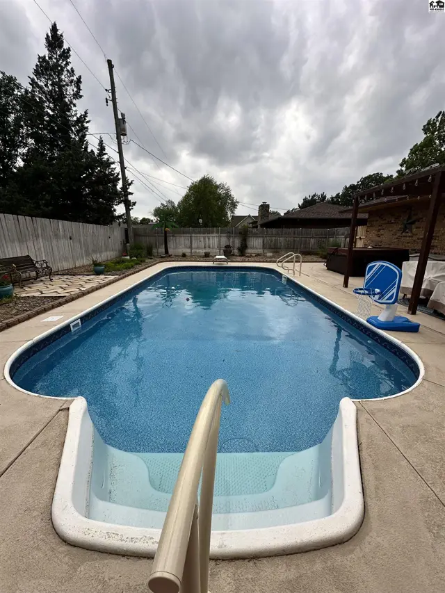 Photo of 315 E Forest Ave, South Hutchinson, KS