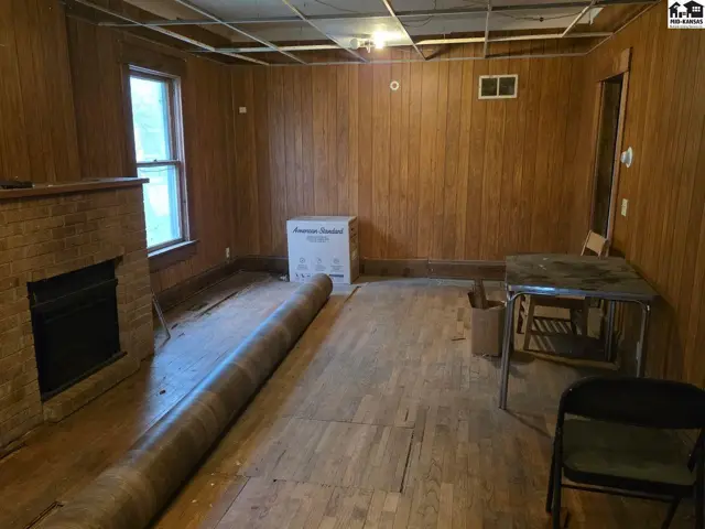Photo of 539 E Ave B, Hutchinson, KS