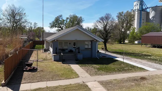 Photo of 512 N Main St, Macksville, KS