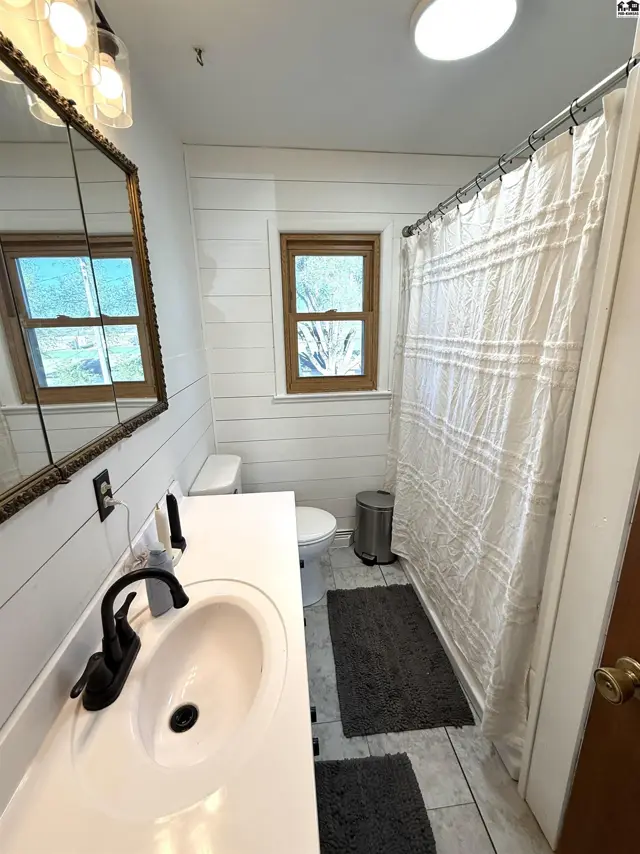 Photo of 906 N Cedar St, Medicine Lodge, KS