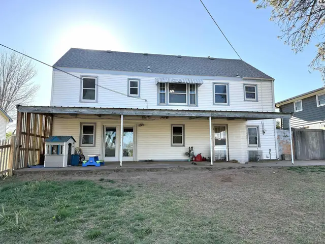 Photo of 906 N Cedar St, Medicine Lodge, KS