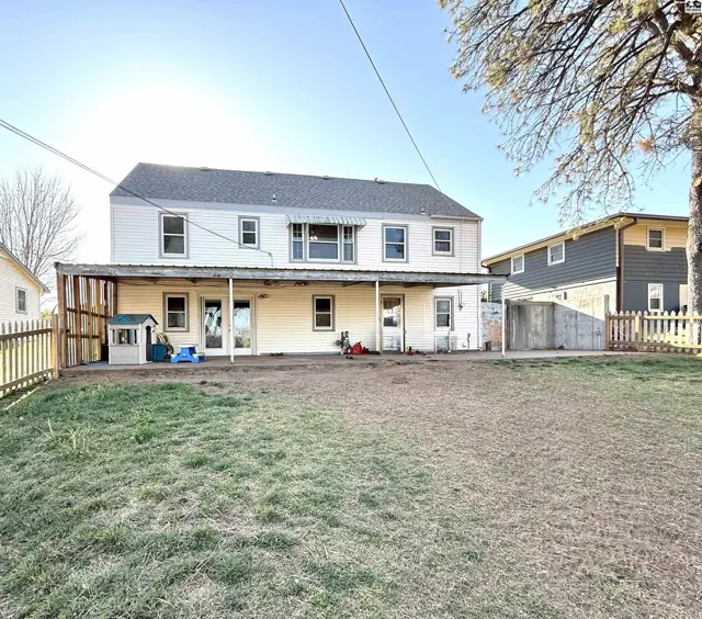 Photo of 906 N Cedar St, Medicine Lodge, KS