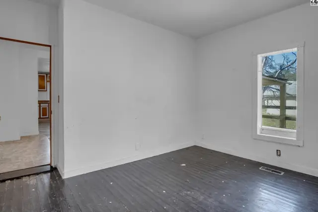 Photo of 124 W Ruth St, Moundridge, KS