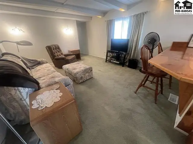 Photo of 2121 Kruse Dr, Marion, KS