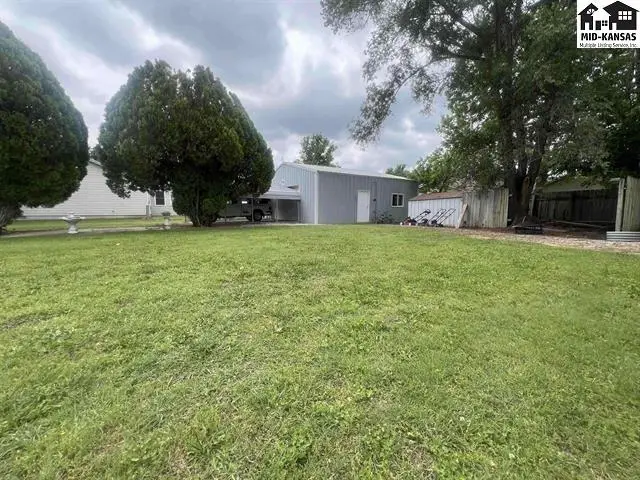 Photo of 2121 Kruse Dr, Marion, KS