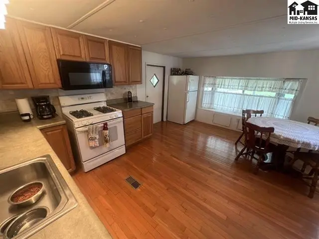 Photo of 2121 Kruse Dr, Marion, KS