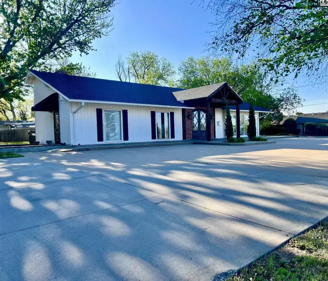 Photo of 2300 N Lorraine St, Hutchinson, KS