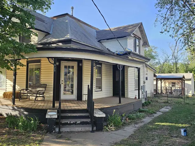 Photo of 425 W Kansas Ave, Little River, KS
