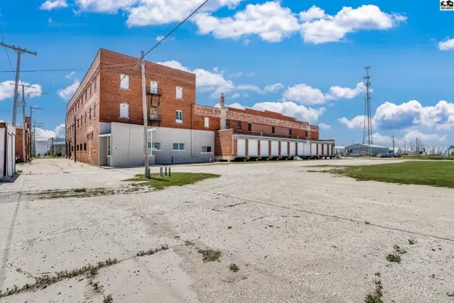 Photo of 320 S Washington St, Hutchinson, KS