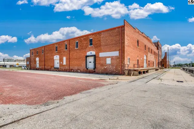 Photo of 320 S Washington St, Hutchinson, KS