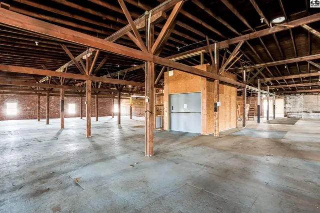 Photo of 320 S Washington St, Hutchinson, KS