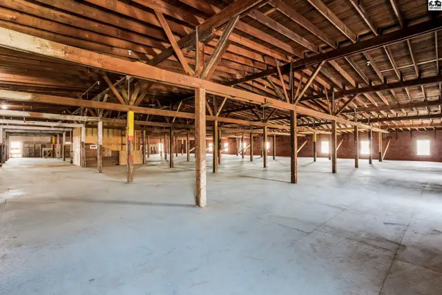 Photo of 320 S Washington St, Hutchinson, KS