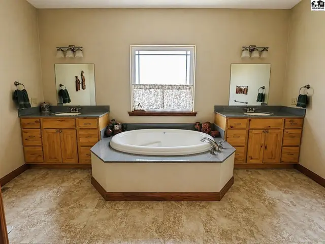Photo of 10204 SW Eastridge Rd, Pratt, KS