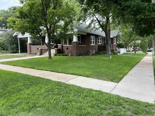 Photo of 802 W 3rd St, Pratt, KS