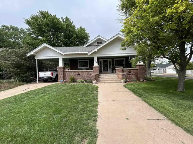 Photo of 802 W 3rd St, Pratt, KS
