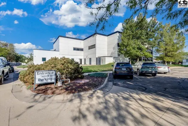 Photo of 811 E 30 Ave, Hutchinson, KS