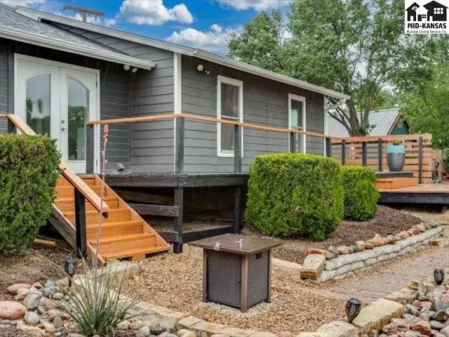 Photo of 249 Country View Ln, Sterling, KS