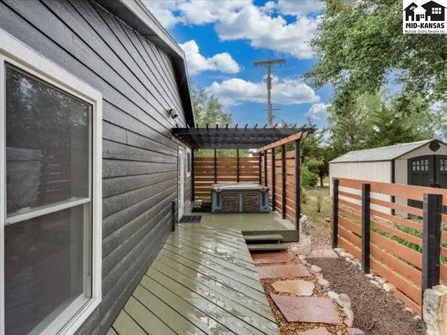 Photo of 249 Country View Ln, Sterling, KS
