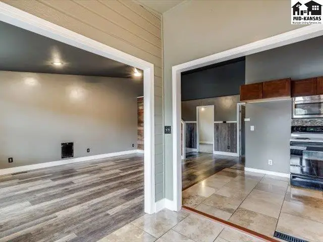 Photo of 249 Country View Ln, Sterling, KS