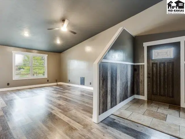 Photo of 249 Country View Ln, Sterling, KS
