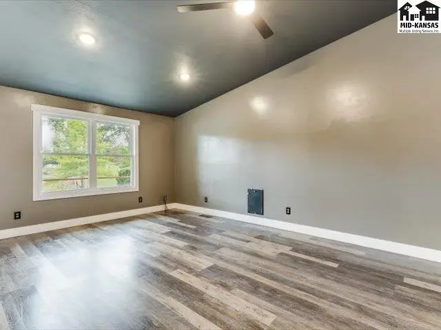 Photo of 249 Country View Ln, Sterling, KS