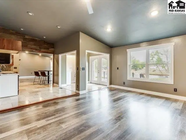 Photo of 249 Country View Ln, Sterling, KS