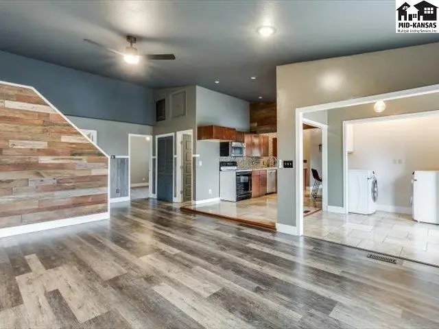 Photo of 249 Country View Ln, Sterling, KS