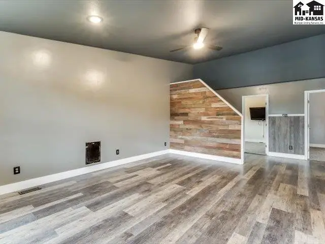 Photo of 249 Country View Ln, Sterling, KS