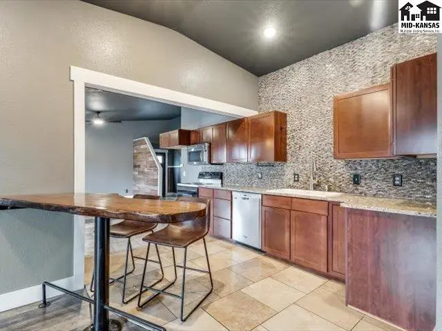 Photo of 249 Country View Ln, Sterling, KS