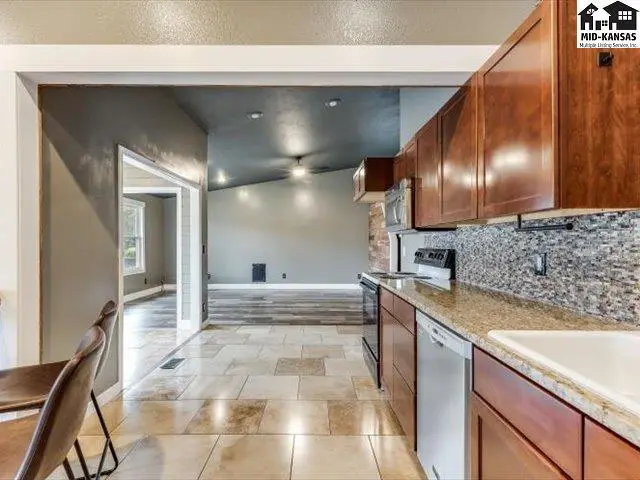 Photo of 249 Country View Ln, Sterling, KS