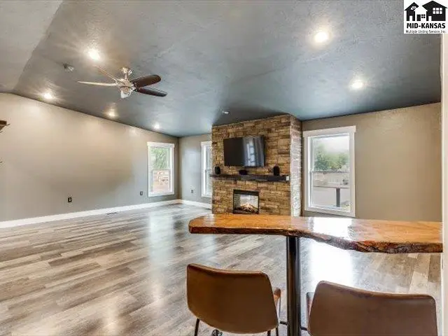 Photo of 249 Country View Ln, Sterling, KS