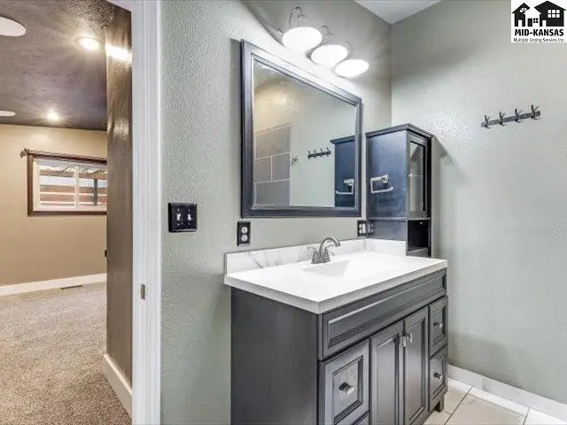 Photo of 249 Country View Ln, Sterling, KS