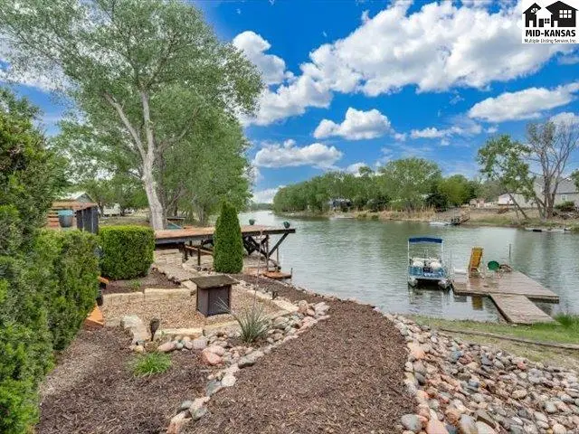 Photo of 249 Country View Ln, Sterling, KS