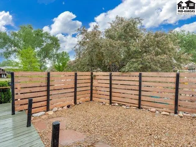 Photo of 249 Country View Ln, Sterling, KS