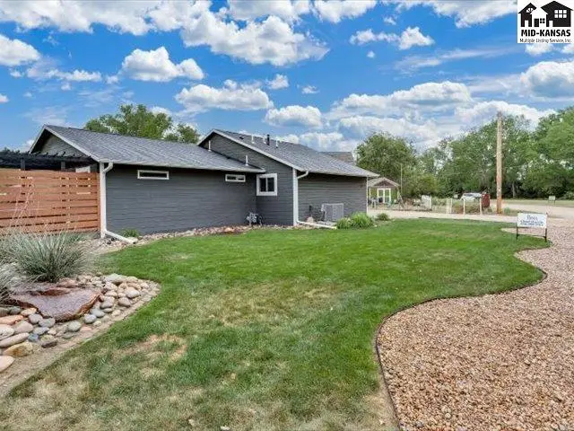 Photo of 249 Country View Ln, Sterling, KS